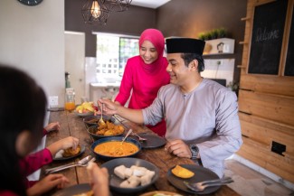 Hukum Batalkan Puasa Syawal Saat Dapat Undangan Makan