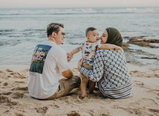 Cara Zaskia Sungkar dan Irwansyah Bangun Bonding dengan Anak