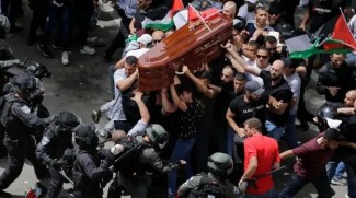 Sadis, Polisi Israel Serang Prosesi Pemakaman Jurnalis Al-Jazeera