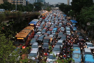 Bolehkah Menjamak Shalat Saat Terjebak Macet? Begini Penjelasan Pakar Fikih
