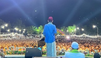 Tabligh Akbar UAS di Madura Jadi Lautan Manusia