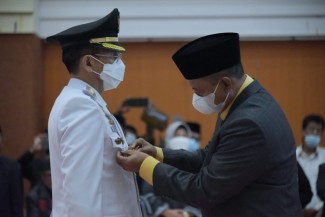 Wagub Jabar Lantik Dani Ramdan sebagai Penjabat Bupati Bekasi