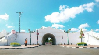Mengenal Bangunan Plengkung Gading, Gapura Unik Bernuansa Jadul