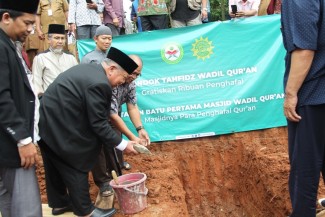 Hadiri Peletakan Batu Pertama Masjid PTWQ, Ini Pesan Ketum Persis