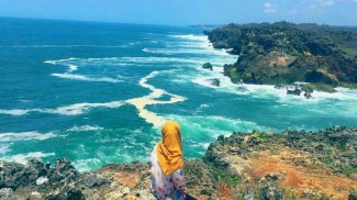 Panorama Indah Wisata Pantai Sarangan Gunung Kidul