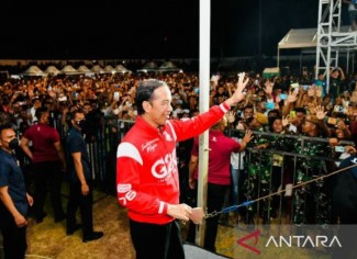 Jokowi dan Iriana Nonton Slank dalam Konser Kebangsaan di Ende