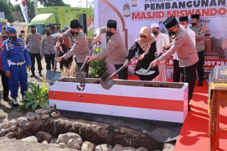 Berkonsep Jawa, Wakapolri Letakan Batu Pertama Pembangunan Masjid