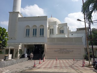 Terjebak Macet Saat Perjalanan, Yuk Singgah di Masjid Baiturrahim