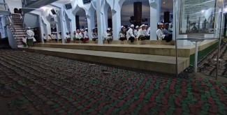 Unik, Pesantren Sidogiri Sediakan Ribuan Sandal Umum agar Tak Ada Ghasab