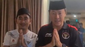 Kenakan Peci, Shin Tae-yong Belajar Bahasa Indonesia