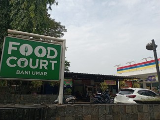 Merasakan Sensasi Istirahat di Food Court Masjid Bani Umar