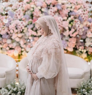 Hamil 8 Bulan, Intip 4 Gaya Dress Cantik Ria Ricis