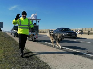 Pria Inggris 10 Bulan Jalan Kaki ke Mekkah untuk Berhaji