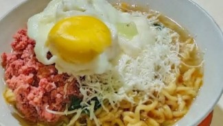 Cara Bikin Mi Instan ala Warkop, Kasih Topping Kornet dan Keju