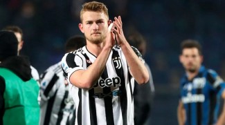 Bayern Munchen dan Chelsea Rebutan Bek Juventus