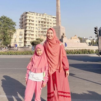 Perdalam Agama, Oki Setiana Dewi dan Si Sulung Pergi ke Mesir