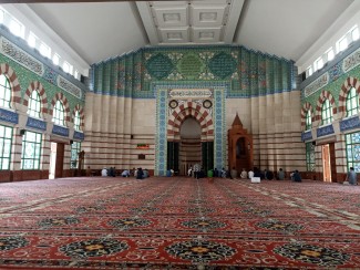 Berdiri Sejak 2005, Ini Alasan Pedagang Bangun Masjid di Atap Gedung