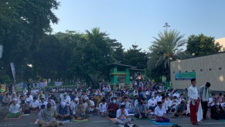 Warga Bekasi Padati Masjid Agung Al Barkah untuk Shalat Id
