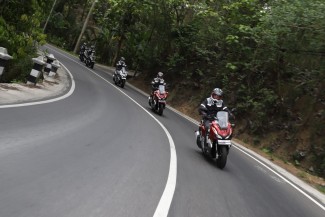 Tips Aman Motor Matik Lintasi Jalan Tanjakan dan Turunan