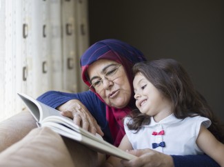 Mendongeng Efektif Bangun Kebiasaan Diskusi Orang Tua dan Anak