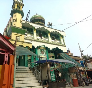 Kilas Balik Masjid Hubbul Wathon, Awalnya Musala Bambu