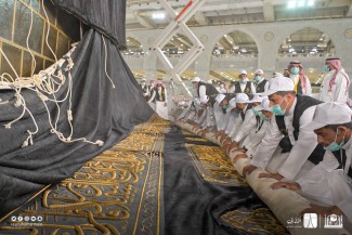 Kiswah Kain Hitam Penutup Kakbah Diganti pada 1 Muharram