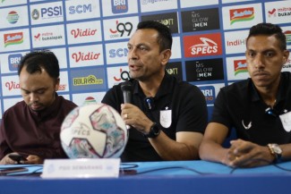 LINK LIVE STREAMING Arema vs PSIS: Sergio dan Almeida Saling Intip Kekuatan