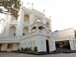 Melihat Kemegahan Masjid Ramlie Musofa dengan Paduan 4 Budaya