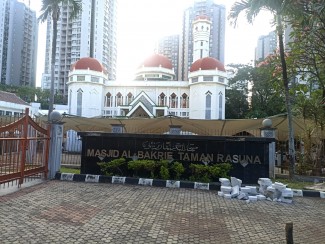 Masjid Al-Bakrie Selalu Ramai Disinggahi Pekerja Daerah Kuningan