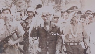 Mengenang KHR As’ad Syamsul Arifin, Ulama Pejuang yang Gemar Menulis Syair