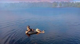 Melongok Keindahan Wisata Danau Laut Nie Pineung Suasa yang Menawan