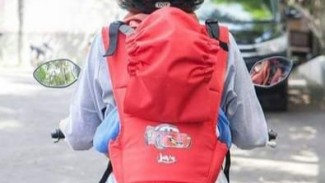 Jangan Dilakukan, Ini Bahaya Ajak Bayi Bepergian Naik Motor