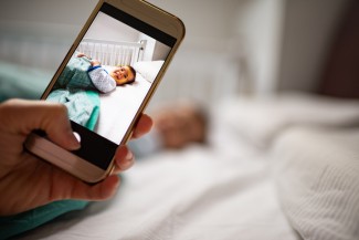 Bisa Hilangkan Ruang Privasi, Hati-Hati Bagikan Momen Anak di Medsos
