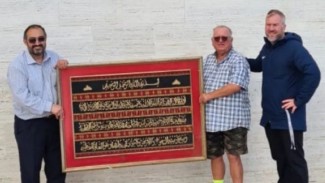 Temukan Ayat Kursi di Tempat Sampah, Pria Australia Serahkan ke Masjid