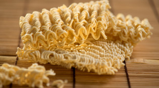 DPR Minta Para Menteri Tak Silang Pendapat Soal Kenaikan Harga Mi Instan