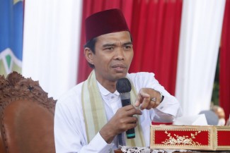 Khutbah Jumat UAS: Ini Ciri Orang Beruntung Dunia dan Akhirat