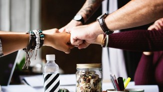 4 Cara Berkomunikasi dengan Staf Supaya Suasana Kerja Nyaman