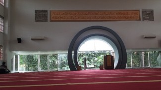 Hukum Pajang Tulisan Kaligrafi Al Quran di Dalam Masjid