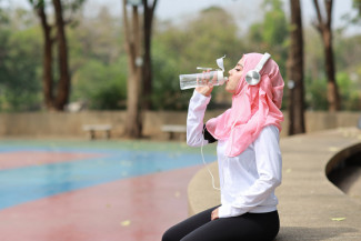 Yuk Kita Amalkan, Begini 3 Adab Minum Air dalam Islam