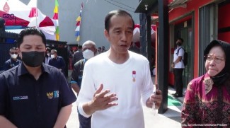Tingkatkan Daya Beli Masyarakat, Jokowi Bagikan BLT BBM di Papua