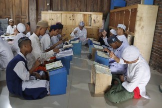 Cara Santri Tuli Menghafal Al-Quran, Huruf per Huruf dengan Tajwid Berbeda