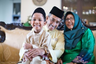 Hikmah Senyuman: Buat Orang Lain Bahagia dan Kurangi Stres