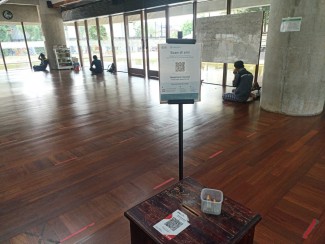 Masjid Amir Hamzah TIM Sediakan Parfum untuk Jamaah di Pintu Masuk