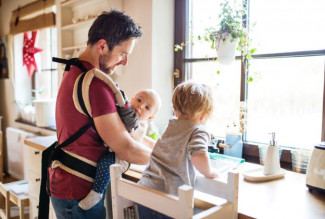 3 Alasan Istri Tak Boleh Suruh Suami Kerjakan Tugas Rumah Tangga