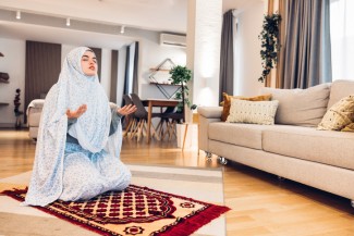 Agar Tetap Sehat Mental, Curhat ke Allah SWT Bukan Media Sosial