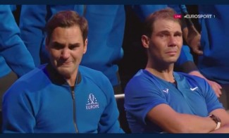 Kalah di Laga Perpisahan, Roger Federer Tak Berhenti Menangis
