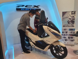 Ikutan IEMS 2022, AHM Pajang PCX Electric dan Stasiun Penukaran Baterai