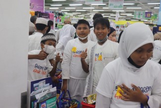 Bakrie Amanah Ajak Anak Yatim-Dhuafa Belanja di Supermarket