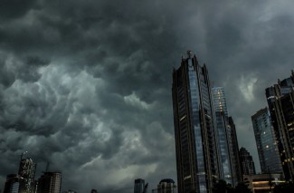 Lafazkan Doa Ini saat Hujan Lebat Disertai Angin Kencang dan Petir