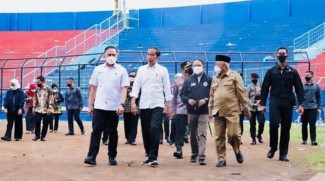 Tinjau Stadion Kanjuruhan, Jokowi Dorong Evaluasi Tata Kelola Sepak Bola Indonesia